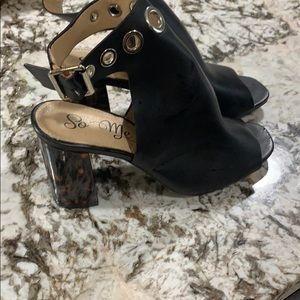 So me size 10 sandals with chunky heel